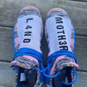 Addias NMD human races